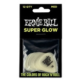 Kit De 12 Ernie Ball Super Glow Medium Que Brilla En Color Verde Oscuro, Tamaño Mediano