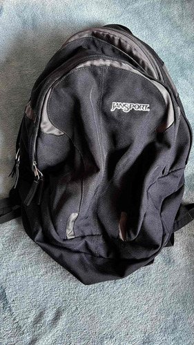 Hermosa Mochila Jansport Gris Con Negro De 10 Litros