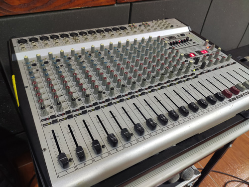 Mesa Behringer Amplificada Pmx 5000