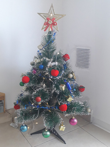 Árbol De Navidad Con Adorno, Luces Led Y Estrella Incluido