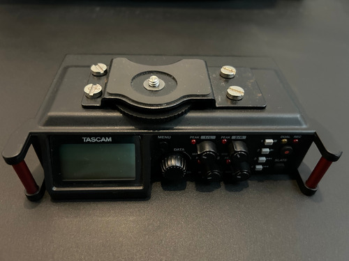 Gravador De Áudio Tascam Dr-70d 