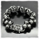 Pulsera Brazalete Doble Calaveras. 20.5 Cms. Craneo. A-3715.