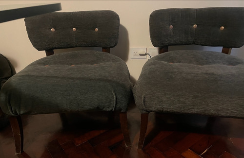 Silla Matera Tapizada En Chenille Gris Oscuro Con Botones