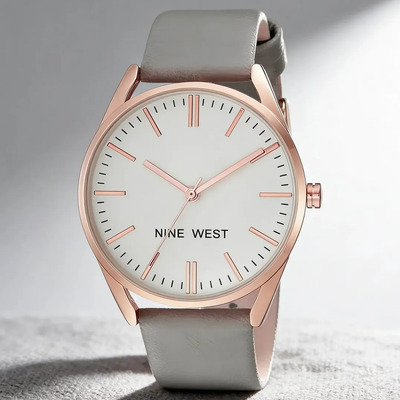 Reloj Nine West Mujer NW\u002F1994RGGY | Dorado rosa | Correa gris cuero Vegano | Esfera blanca mate | Cristal mineral abombado | 36 mm | Análogo cuarzo | Caja redonda ligera | Pista de minutos impresas | Envío gratis
