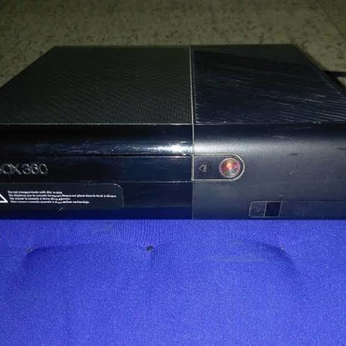 Xbox 360 Com Luz Vermelha , Nunca Aberto , Somente O Aparelh