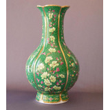 Jarrón De Porcelana Verde De 10 3/4  De Alto, Pintura China 