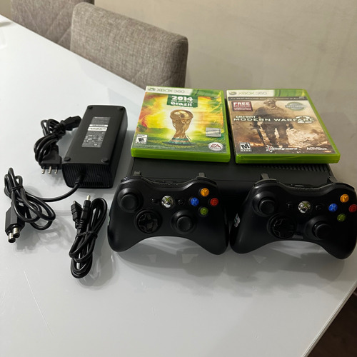 Xbox 360 Slim + Mantenimiento + 2 Controles + 2 Juegos