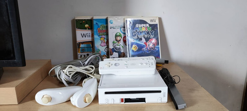 Console De Wii Com 2 Controles E 5 Jogos Originais