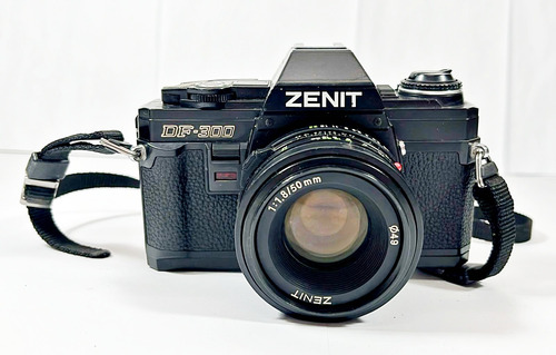 Câmera Zenit Mod. Df-300 - ( Retirada Peças )