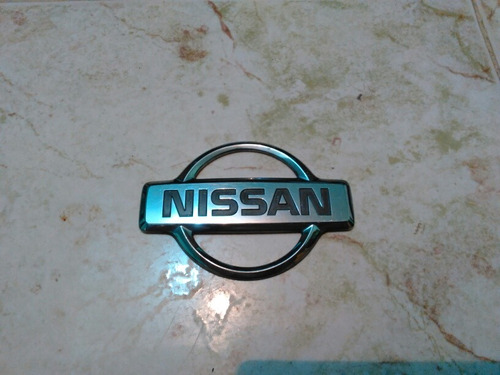 Emblema Nissan Sentra Foto 6
