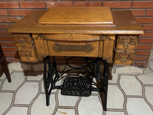 Mueble Antiguo De Máquina De Coser