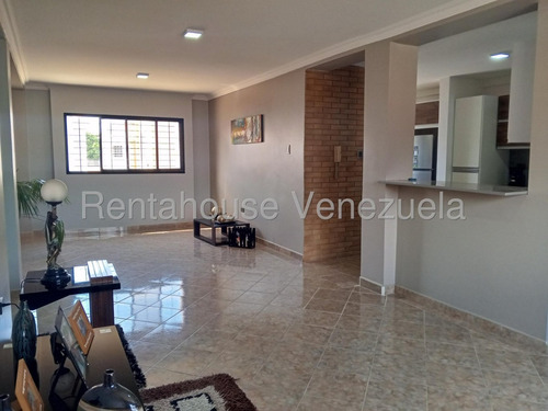 En Venta Hermoso Apartamento Remodelado En Zona Centrica En Coro - Imagen 2