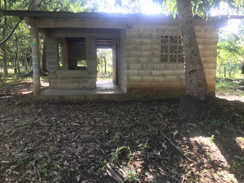 Vendo Finquita Con Casa A Media Contruccion, Con Titulo