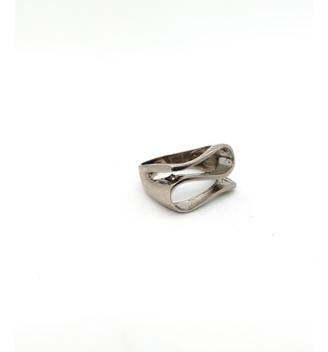 Anillo En Metal Con Excelente Diseño