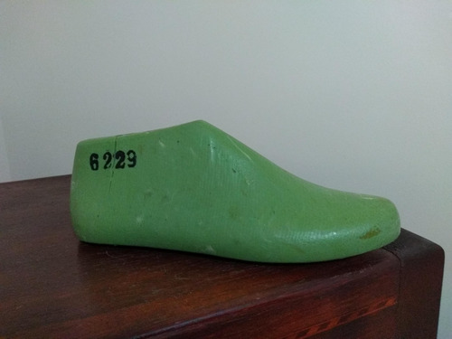 Forma Para Pé Direito De Sapato Nº 33 Em Resina Verde (l597)