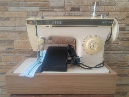 Máquina De Costura Singer Zigzag 241 Usada Revisada 110v 