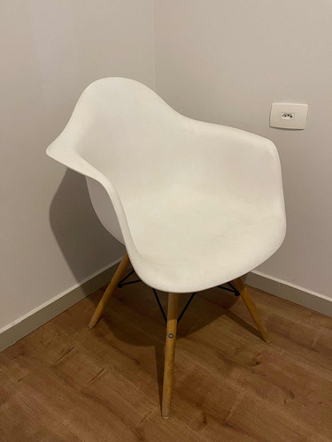 Cadeira Charles Eames Com Braços Branca