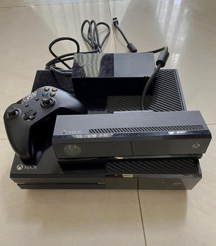 Xbox One 500 Gb + Joystick + Kinect