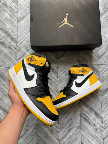 Tenis Jordan 1 Taxi Amarillo Talla 26