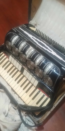 Acordeon Paolo Soprani En 4ta 120 Bajos