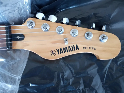 Guitarra Eléctrica Yamaha Eg112c Color Negro, Buen Estado  | Envío gratis