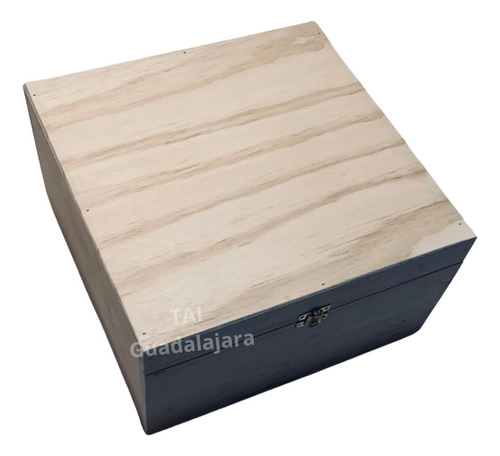 Caja Cuadrada De Madera Con Tapa Con Broche 29.5x29.5x15 Cm