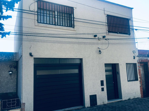 Hermosa Casa En Dos Plantas Con Cochera