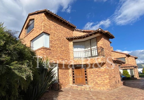 Espectacular Casa Campestre Remodelada, 300 M2, Terreno 630 M2, $1.890 Mill, ¡¡¡negociable!!!