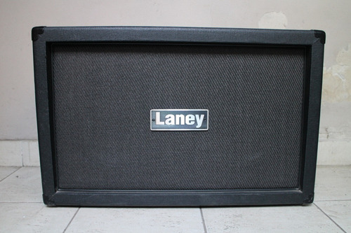 Caja 2x12 Laney Irt 212 Fenólico Parlantes Hh Custom