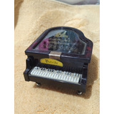 Caixinha De Música Em Forma De Piano Ostride 16cm