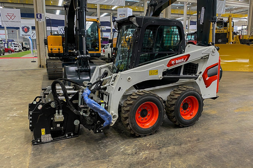 Mini Carregadeira Bobcat S550 61 Hp + Fresadora 