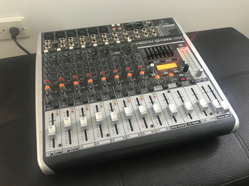 Consola Behringer Xenyx Qx1222usb En Perfecto Estado