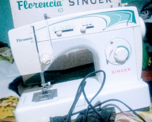 Máquina De Coser  Singer Florencia 63 Portable Blanca 220v