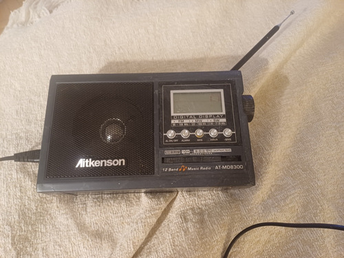 Radio Reloj Despertador Aitkenson Atmd8300. Usada. 220/pilas