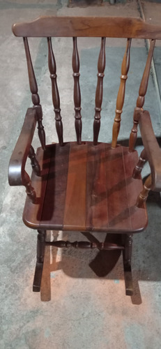 Cadeira De Balanço Em Mogno Vintage Linda