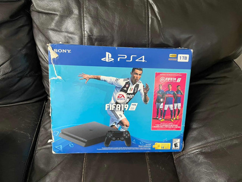 Ps4  Usado, 1tb Versión Fifa 19 (viene Con Dos Juegos)