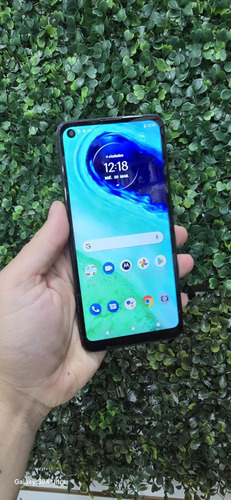 Moto G8 