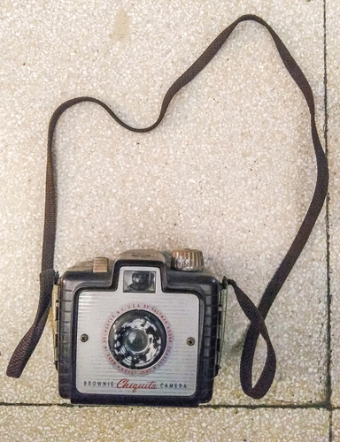 Camara Fotográfica Brownie Chiquita Kodak Sin Logo 1950s