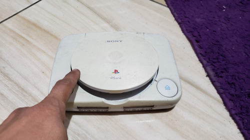 Playstation 1 Psone Só O Aparelho Sem Nada. Não Liga E A Tampa Não Fecha. Tá Com Defeito. 938. A47