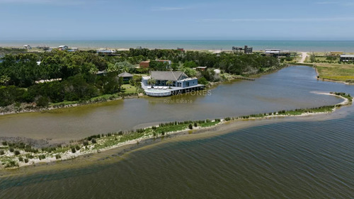 Espectacular Casa 5 Dormitorios En Suite, Laguna Jose Ignacio (ji033) - Imagen 2
