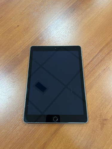 Apple iPad 5th Generation A1822 9.7  128gb
