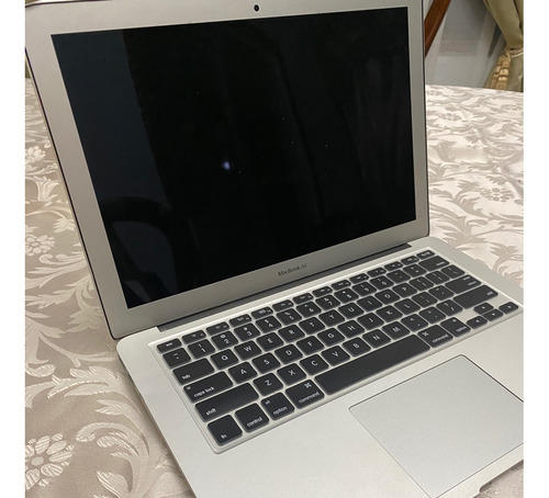 Macbook Air A1466 Plata 13.3  8gb Ram 256gb Ssd