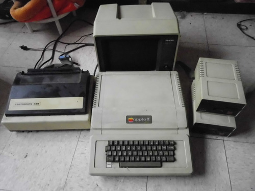 Computadora Vieja Apple 2 A2s1048 De 1983