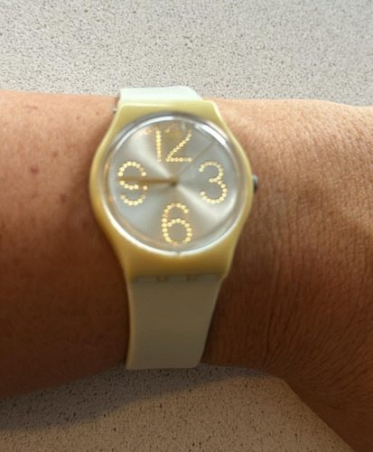 Reloj Pulsera Swatch Originals Sheerchic Beige Dorado Mujer