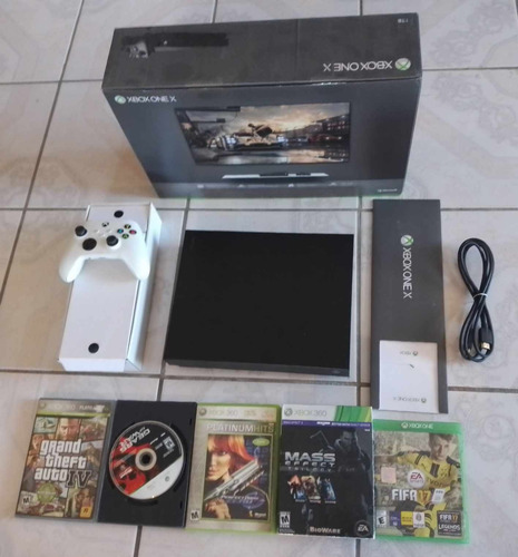 Xbox One X 1 Tb, Control, 4 Juegos, Caja