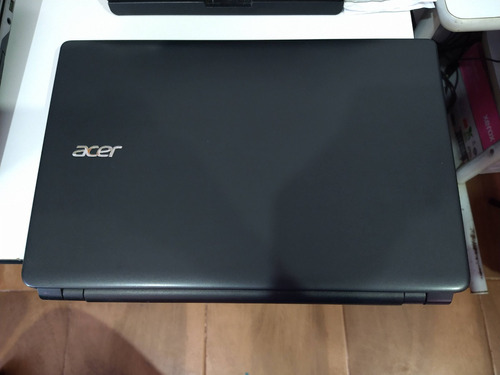 Laptop Acer Apire E1-522
