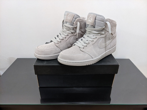 Air Jordan 1 Retro High Grey Suede 