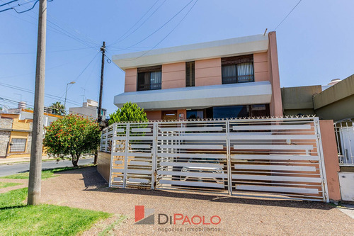 Venta · Casa En Haedo · 5 Ambientes · Cochera · Patio
