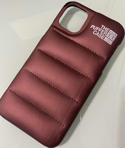 Funda Modelo Puffer Marrón C/detalle Para iPhone 11