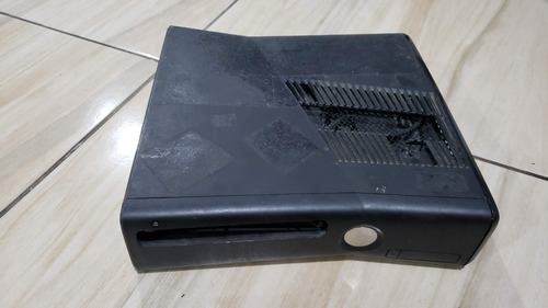 Xbox 360 Slim Só O Aparelho Sem Nada E Tá Funcionando Mas Não Leu Os Jogos. G40